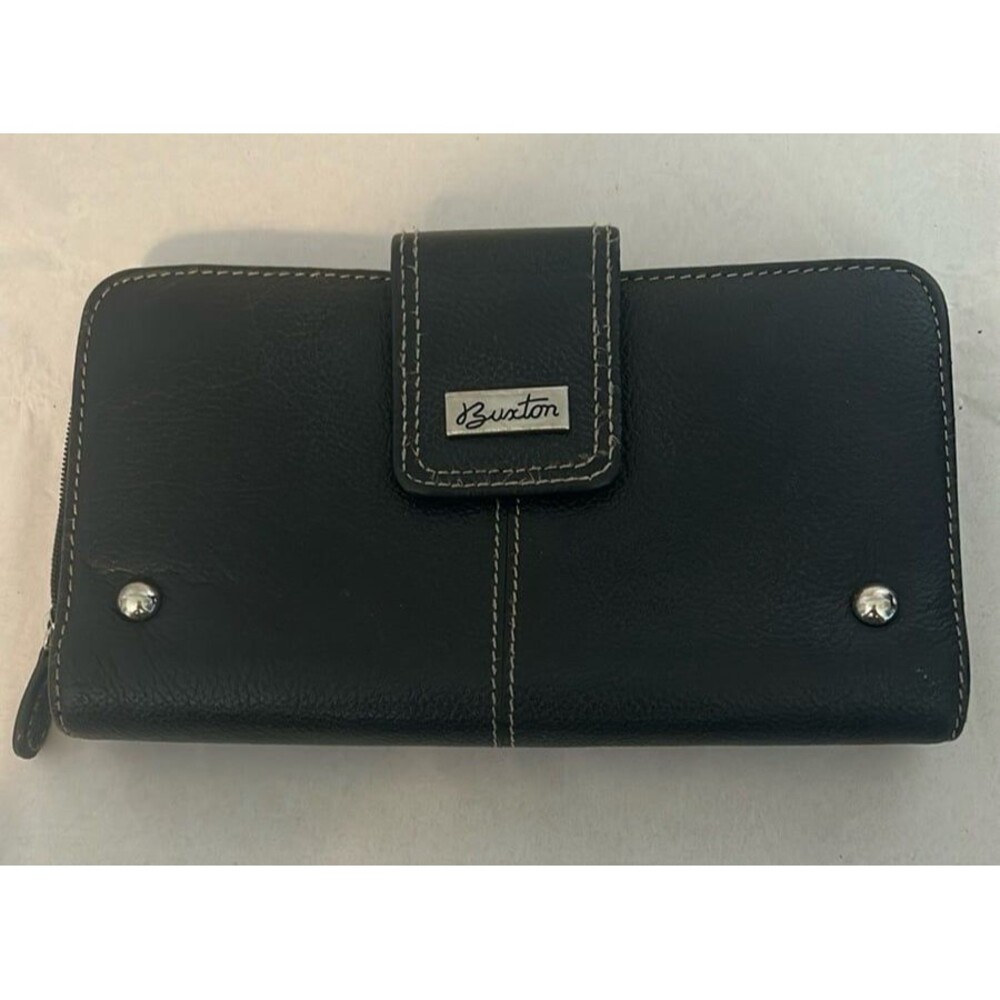 Elegant black leather wallet by Buxton
